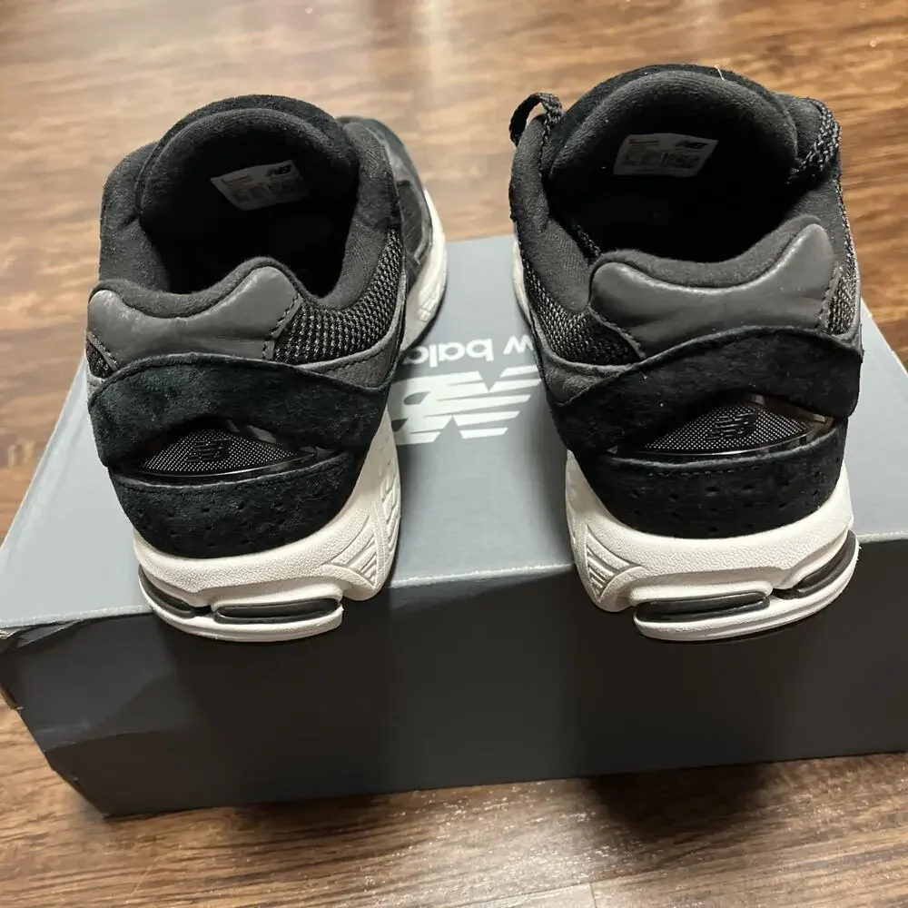 New Balance 2002R Women’s Black Gunmetal FLAWLESS Size 9 - Picture 5 of 8